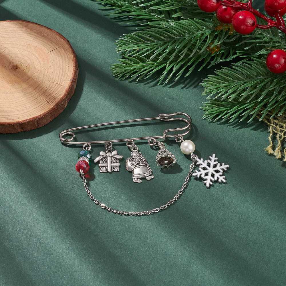 Holiday Pin w Charms